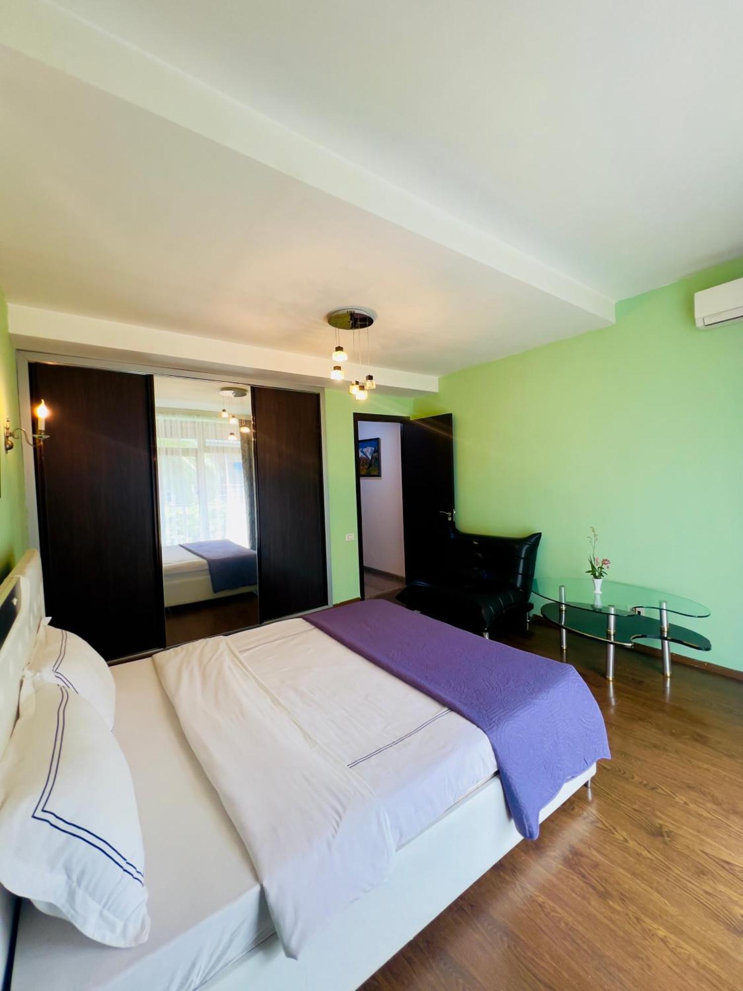 Apartment Maisi Batumi Exteriör bild
