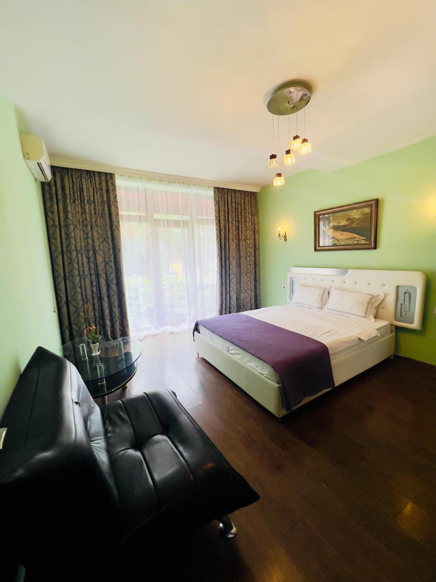 Apartment Maisi Batumi Exteriör bild
