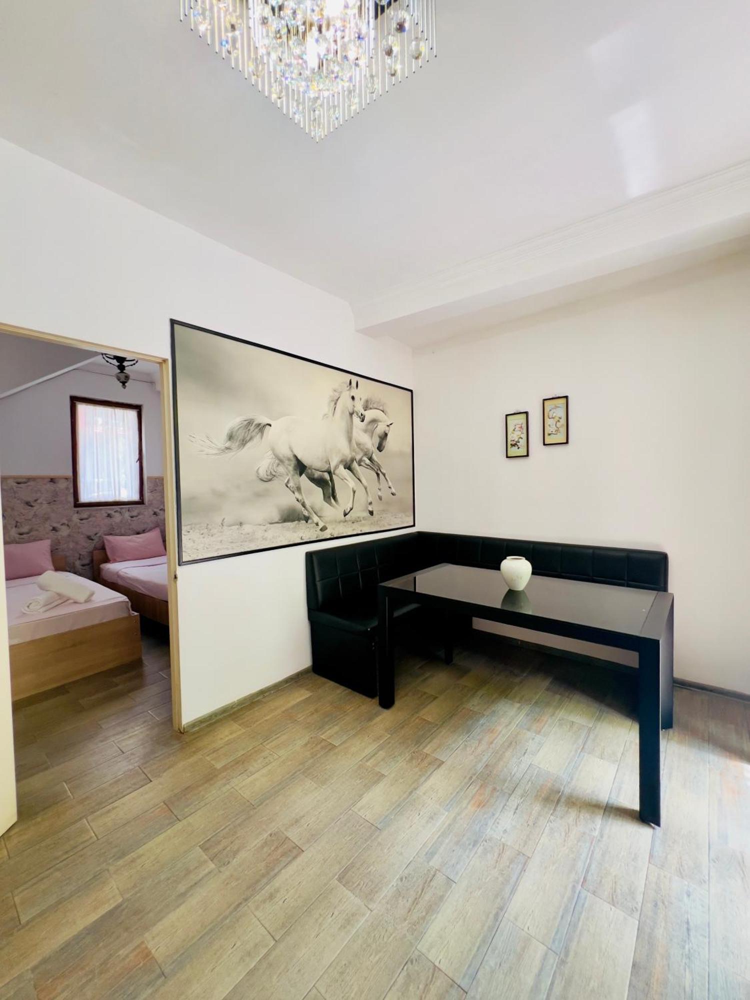 Apartment Maisi Batumi Exteriör bild
